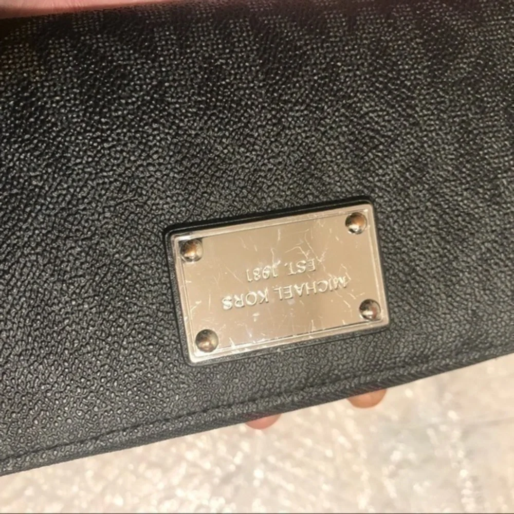 Michael kors signature clutch wallet